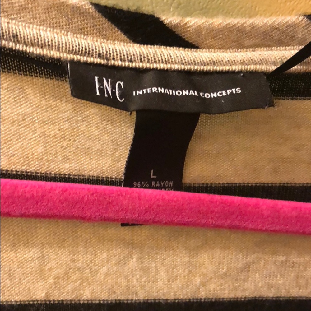 Large blouse✨ - Picture 2 of 4